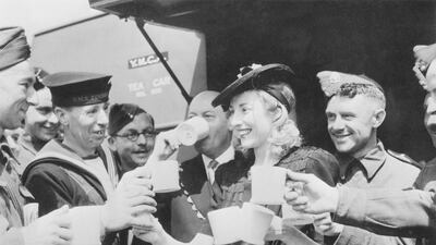 Forces' Sweetheart Vera Lynn serves the first cups of tea to servicemen from a canteen, stationed in Trafalgar Square, in June 1942. Getty Images