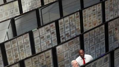 :Stamp enthusiasts display their prized collections at last year’s Sharjah Arabian Stamp Exhibition in the Mega Mall. The second annual show will run from October 18 to 22 at the same venue.