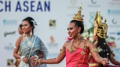 Indonesian fashion by Samaya Soeryadiredja