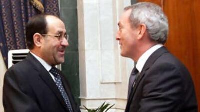 The Iraqi prime minister Nouri al Maliki, left, shakes hands with the British defence secretary John Hutton.