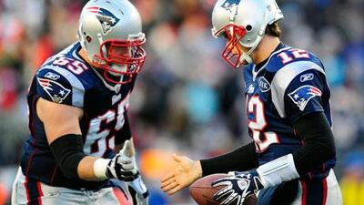 Tom Brady, right, the Patriots quarterback, threw for a one-yard touchdown against the Dolphins.
