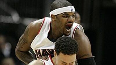 Atlanta's Mike Bibby, bottom with teammate Josh Smith, scored the winning points against the Houston Rockets.