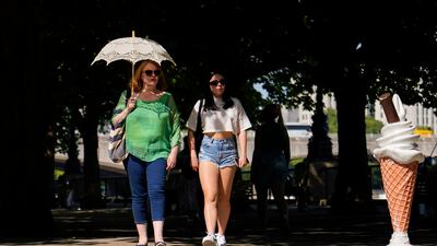 Sticking to the shade when walking is heatwave best practice. AP