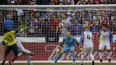 United States goalkeeper Brad Guzan, center, watches the ball during a Copa America Centenario quarterfinal soccer match against Ecuador, Thursday, June 16, 2016 at CenturyLink Field in Seattle. United States won 2-1. (AP Photo/Ted S. Warren)