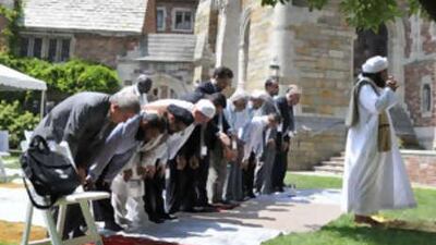 Sheikh al Habib Ali al Jifri, right, leads afternoon prayers in a courtyard at Yale University.