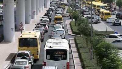 Traffic chaos during the morning rush on Oud Metha Road in Dubai. This area, where there are several schools, experienced some of heaviest traffic during the school run. Pawan Singh / The National