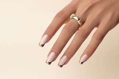 Understated nails with subtle accents are in vogue. Photo: N.Bar