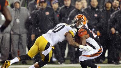 The Pittsburgh Steelers’ Ryan Shazier, left, was lauded for his leading-with-his-helmet hit on Cincinnati Bengals‘ Giovani Bernard that left the latter concussed. Paul Spinelli / AP Photo