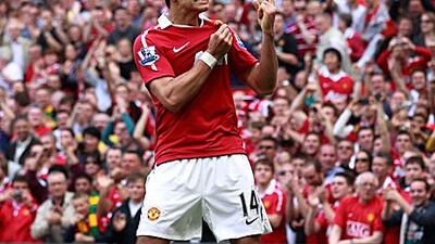 Javier Hernandez celebrates Manchester United's winner against Everton.