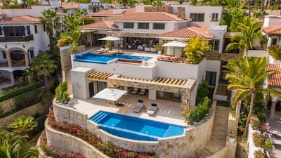 Located on the Caleta Palmilla cliffside, the property was built in 2019 and is now part of a gated community.