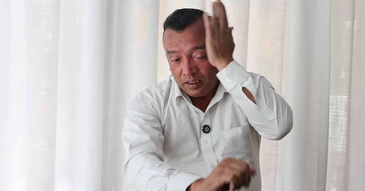 Nepalese Mann, der in Dubai lebt, trauert um über 100 Freunde und Nachbarn, die von Überschwemmungen mitgerissen wurden. Nepalese Mann, der in Dubai lebt, trauert um über 100 Freunde und Nachbarn, die von Überschwemmungen mitgerissen wurden.