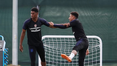 England's Marcus Rashford and Jesse Lingard during training REUTERS / Lee Smith