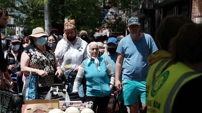 Food and other items are distributed to people, many of whom are recent refugees from Ukraine, at a distribution centre in New York City, May 2022. Getty Images / AFP