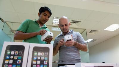 Arkan krait (right) about to purchase one of the first iphone 5s to be imported into the UAE from online store letstango.com. Duncan Chard for the national. *** Local Caption *** DC0921-iphone_5s-0003.jpg