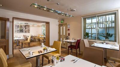 The Breakfast Room at Sydney House Chelsea in London. Courtesy Brownsword Hotels
