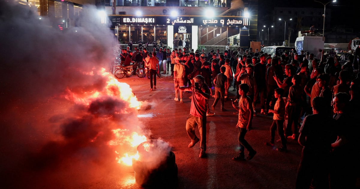 Wütende Syrer protestieren gegen stark steigende Benzinpreise
