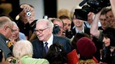 Warren Buffet, the chairman of Berkshire Hathaway. Despite his fame, he also felt the shock of the global economic crisis.