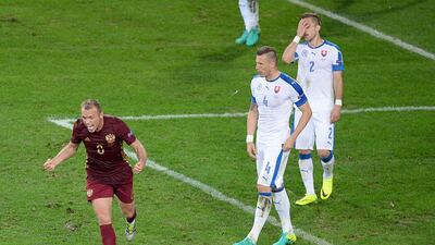 Russia’s midfielder Denis Glushakov (L) runs to celebrates his goal during the Euro 2016 group B football match between Russia and Slovakia at the Pierre-Mauroy Stadium in Villeneuve-d’Ascq, near Lille, on June 15, 2016. / AFP / DENIS CHARLET