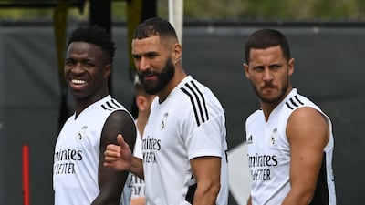Real Madrid's French forward Karim Benzema (C) and teammates French midfielder Aurelien Tchouameni (L) and Belgian forward Eden Hazard (R) train at UCLA in Los Angeles, California, July 28, 2022 ahead of their international friendly football match against Juventus. - Real Madrid will Juventus in the final match of the Soccer Champions Tour at the Rose Bowl on July 30, 2022 in Pasadena, California. (Photo by Robyn Beck / AFP)