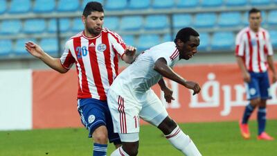 Paraguay's Nestor Ortigoza, left, gets tangled up with UAE forward Ahmed Khalil during their friendly at Villach, Austria, on September 7, 2014. DANIEL RAUNIG / AFP