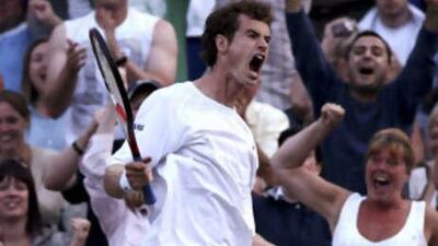 Andy Murray roars with delight.