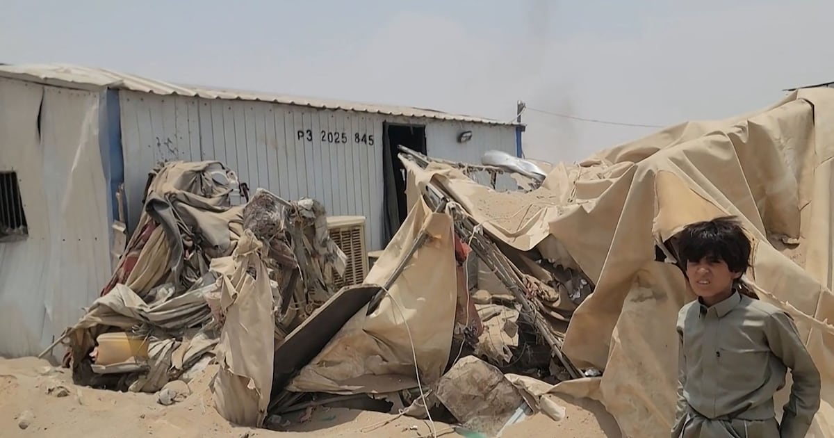 Yemen's army and Houthis exchange attacks, raising fears of large-scale conflict