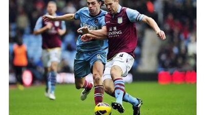 Aston Villa's Dutch defender Ron Vlaar (R) vies with West Ham United's English striker Andy Carroll (L) during the English Premier League football match between Aston Villa and West Ham United at Villa Park in Birmingham, West Midlands, England, on February 10, 2013. AFP PHOTO / GLYN KIRK RESTRICTED TO EDITORIAL USE. No use with unauthorized audio, video, data, fixture lists, club/league logos or ìliveî services. Online in-match use limited to 45 images, no video emulation. No use in betting, games or single club/league/player publications. *** Local Caption *** 455428-01-08.jpg