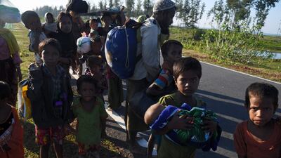 Rohingya refugees heading for the refugee camps of Teknaf in Bangladesh after crossing the border from Myanmar by boat on November 8, 2017 to joint the more than 600,000 who have already fled. Dibyangshu Sarkar / AFP