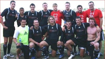 Dubai was one of the legs of the new World Sevens Series formed in 1999. Even though both the event and the series have become increasingly formalised since, the best known faces are often to be seen with the amateur teams on the outside fields. Like in 2006, when the reigning world player of the year Dan Carter was waterboy for Stefan’s BHF.