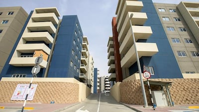 Al Reef Downtown apartments: Q2 no change. 1BR: Dh75-80,000. 2BR: Dh85-100,000. 3BR: Dh115-130,000. Q2 2013-Q2 2014 up 30%. Mona Al-Marzooqi / The National
