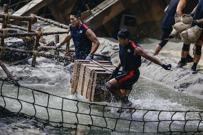 Contestants haul cargo in the Shipwreck Salvage challenge. Photo: Netflix