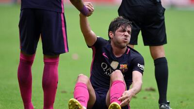 Barcelona full-back Sergi Roberto reacts to getting injured. Eloy Alonso / Reuters