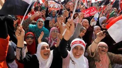 Egyptian women react to the military's 48-hour ultimatum for President Mohammed Morsi and opposition leaders to reach an agreement.