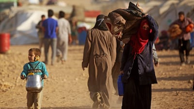Displaced Syrians from Deir Ezzor walk at a camp for internally displaced people in Ain Issa on October 21, 2017. Delil souleiman / AFP
