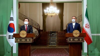 Iranian Senior Vice- President, South Korea's Prime Minister Chung Sye-kyun, left, and Iran's Senior Vice-President Eshaq Jahangiri give a joint press briefing, in Tehran, Iran. AP