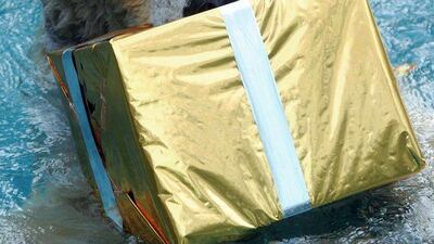 France: A polar bear opens a package filled with food and wrapped as a Christmas gift at the zoo in La Fleche, western France. AFP Photo / Jean-Francois Monier