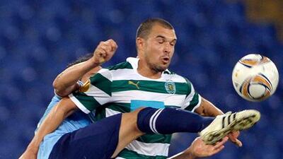 Valeri Bojinov, right, in action for Sporting Lisbon, has rejoined Lecce on loan.