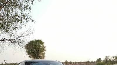 This Levante has a grille with a black piano finish, a lower front splitter, bonnet vents, and a red strip through the trident badge.