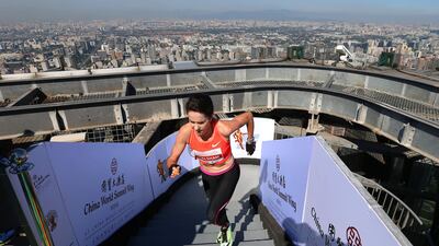 epa05521380 Australian runner Suzy Walsham runs up the last of a total of 2,041 steps of the China World Summit Wing to complete the vertical run World Circuit at the China World Summit Wing in Beijing, China, 03 September 2016. As many as about 700 competitors from 23 countries complete the 2,041 steps of 82 floors to an elevation of 330 meters to finish the race. EPA/WU HONG