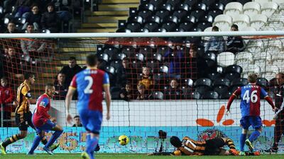 Crystal Palace's Barry Bannan, right, scores the lone goal of the game in a 1-0 win over Hull. Lynn Cameron / AP