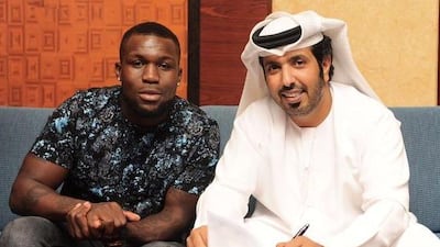 Royston Drenthe, left, signs for Baniyas. ©Twitter / @BaniYasClub