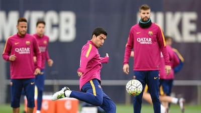 Barcelona’s Uruguayan forward Luis Suarez (C) kicks a ball during a training session at the Sports Center FC Barcelona Joan Gamper in Sant Joan Despi, near Barcelona on April 1, 2016 on the eve their Spanish La Liga Clasico football match FC Barcelona vs Real Madrid. AFP / LLUIS GENE