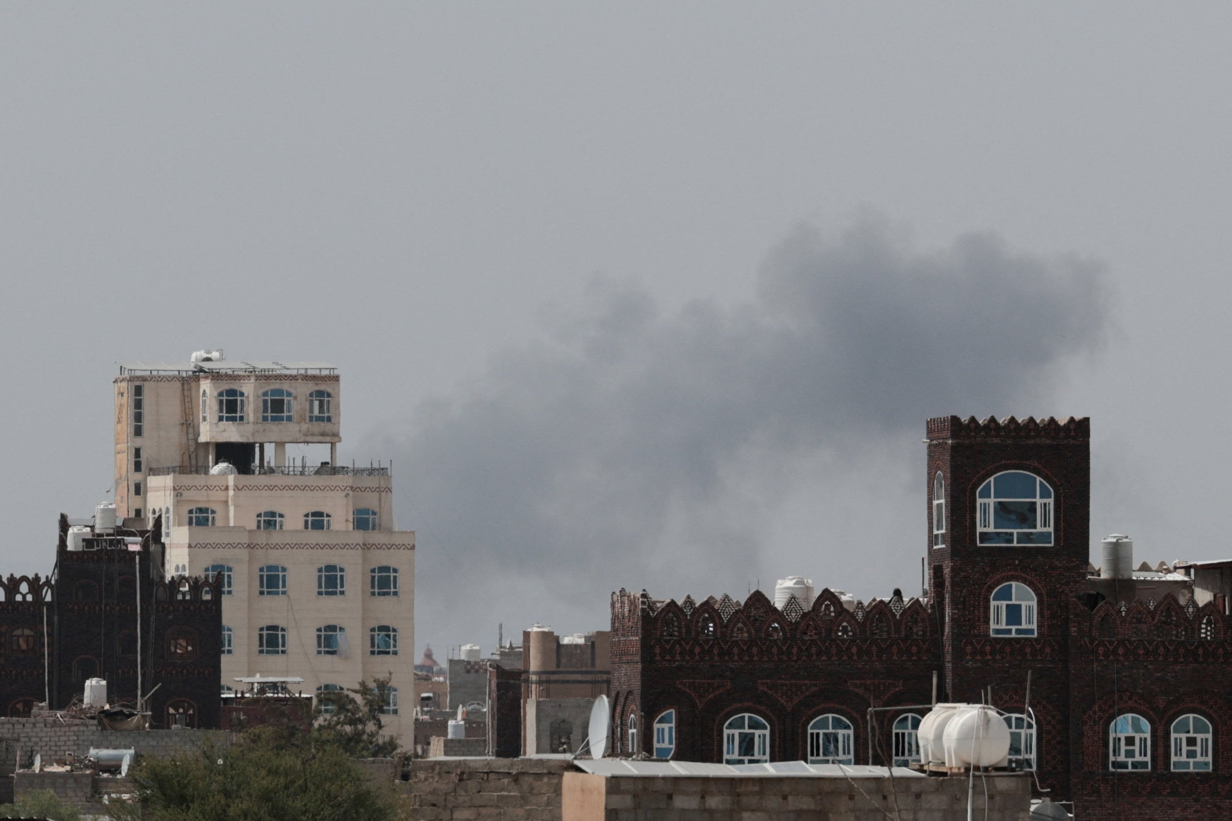 Yemen government says its forces attacked Sanaa airport