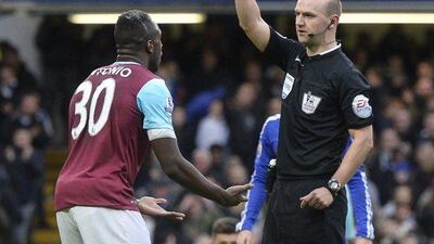 West Ham’s Michail Antonio is shown a yellow card by referee Robert Madley for fouling Chelsea’s Ruben Loftus Cheek for a penalty that Cesc Fabregas later scores for their second goal. Reuters / Hannah McKay