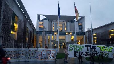 Protesters in front the the Federal Chancellery. Courtesy Tiziano Schiena