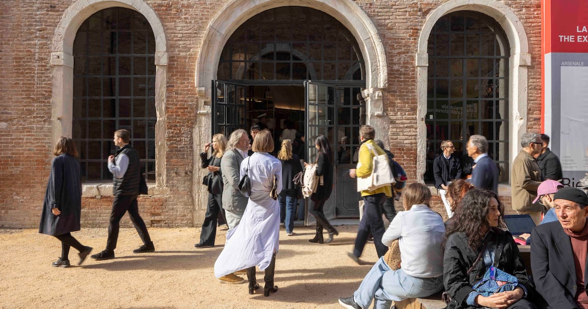 جناح الإمارات يعلن عن معرض بينالي البندقية مستوحى من كلمة همس عربية | الوطنية