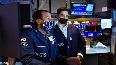 Traders at the New York Stock Exchange. The major US indexes were able to recover and post their first weekly gain in January last week, although after rather volatile trading conditions. AP