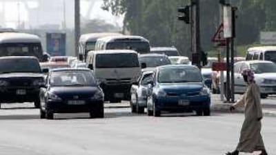 Drivers in the UAE commonly talk on hand-held mobile phones, fail to use their indicators and other behavior that creates dangerous driving conditions, the survey shows.