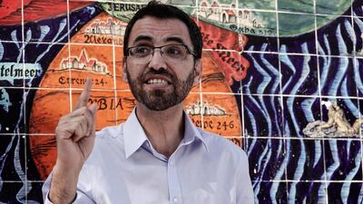 Aziz Abu Sarah, 38, Palestinian journalist and non-Israeli resident of East Jerusalem, addresses the media. Alamy Live News