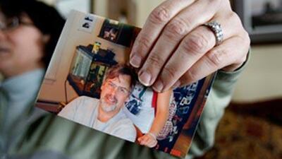 Andrea Phillips holds a photo of her husband, Richard Phillips, the captain of the US-flagged cargo ship Maersk Alabama.